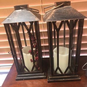 2 Lanterns with battery operated candles